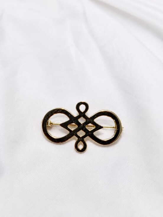 Jewelry - Vintage-Style Decorative Goldtone Brooch